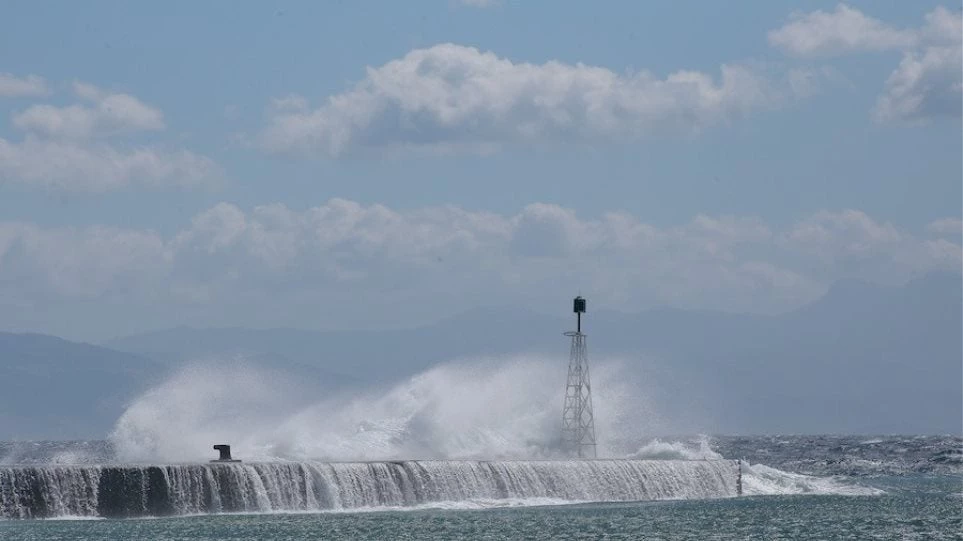 Με 140 χλμ την ώρα οι άνεμοι του «Ξενοφώντα» στο Κάβο Ντόρο